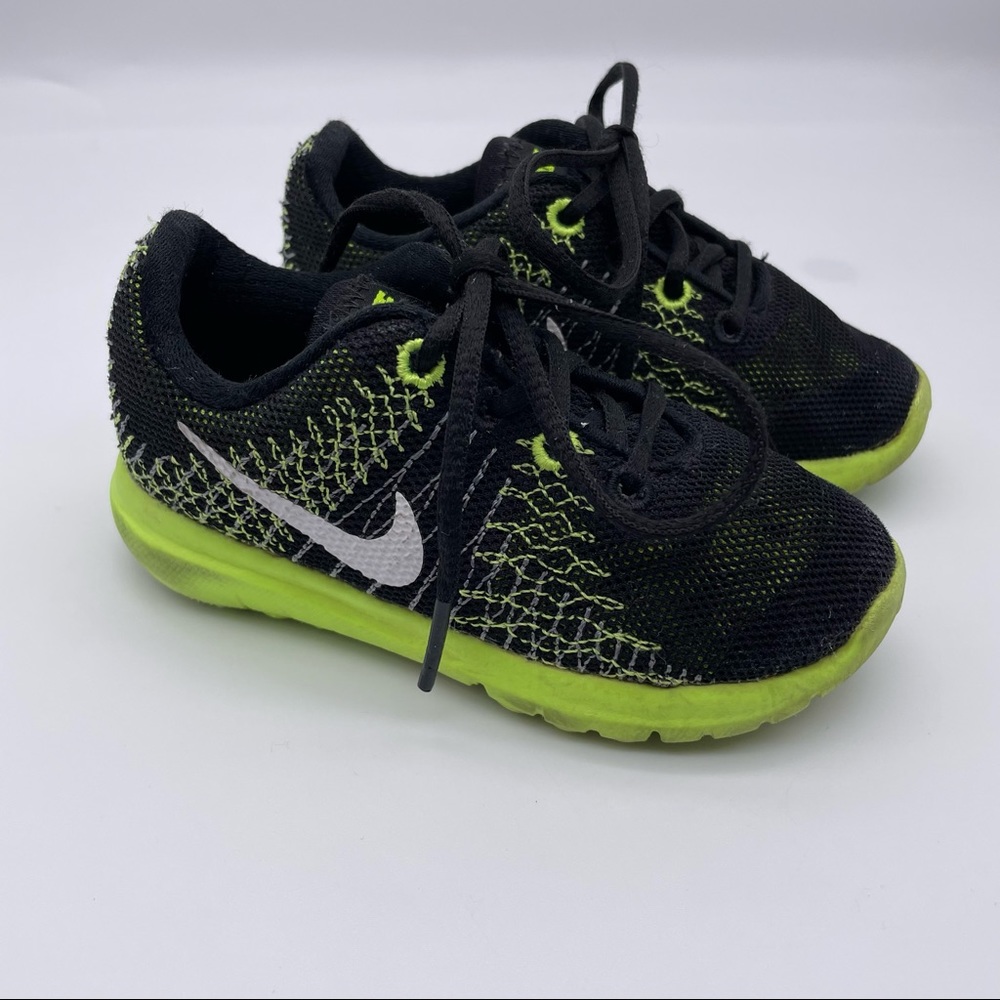 Nike toddler us 7 sneakers Black & Like Green Shoes Lace Up Breathable